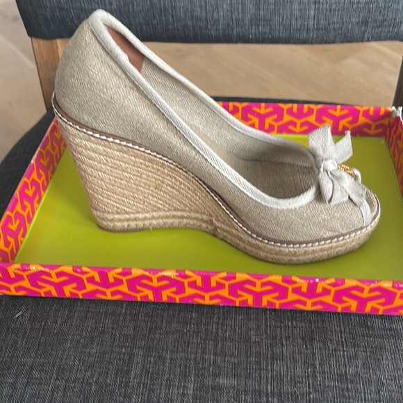 Tory Burch- Jackie Wedge - Picture 3 of 6